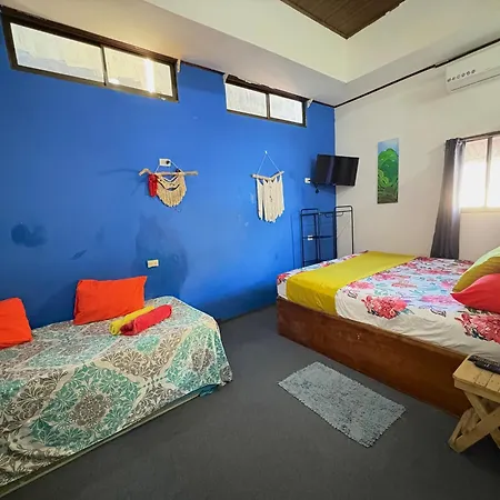 Passifloras Hostel Quepos Exterior photo