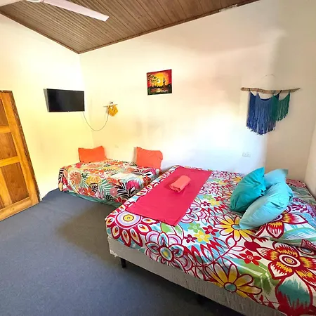 Passifloras Hostel Quepos Exterior photo